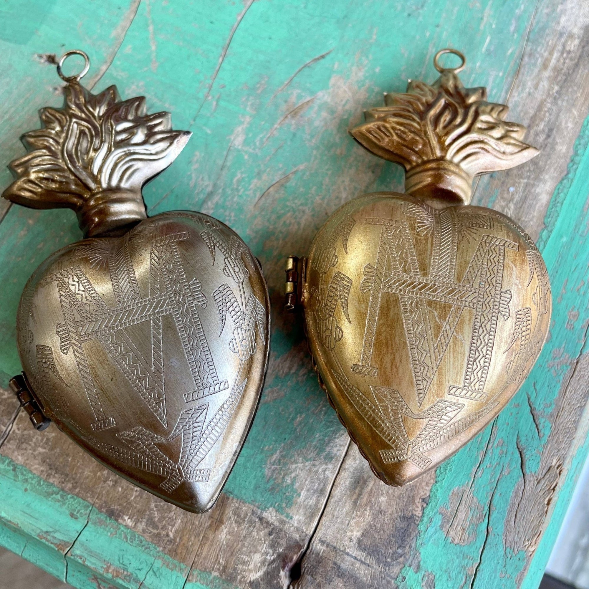 Sacred Heart Locket Box - Box Turtle
