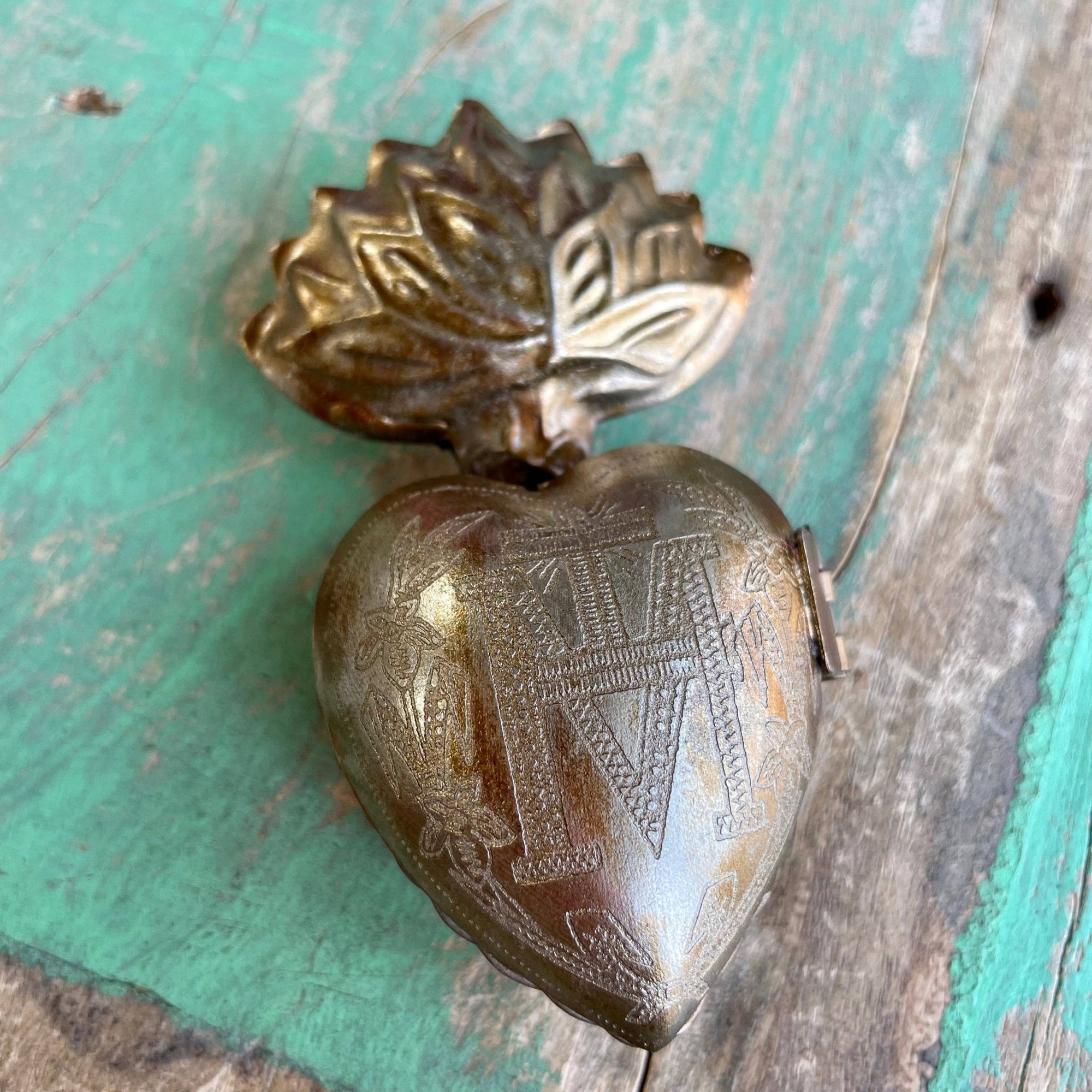Sacred Heart Locket Box - Box Turtle