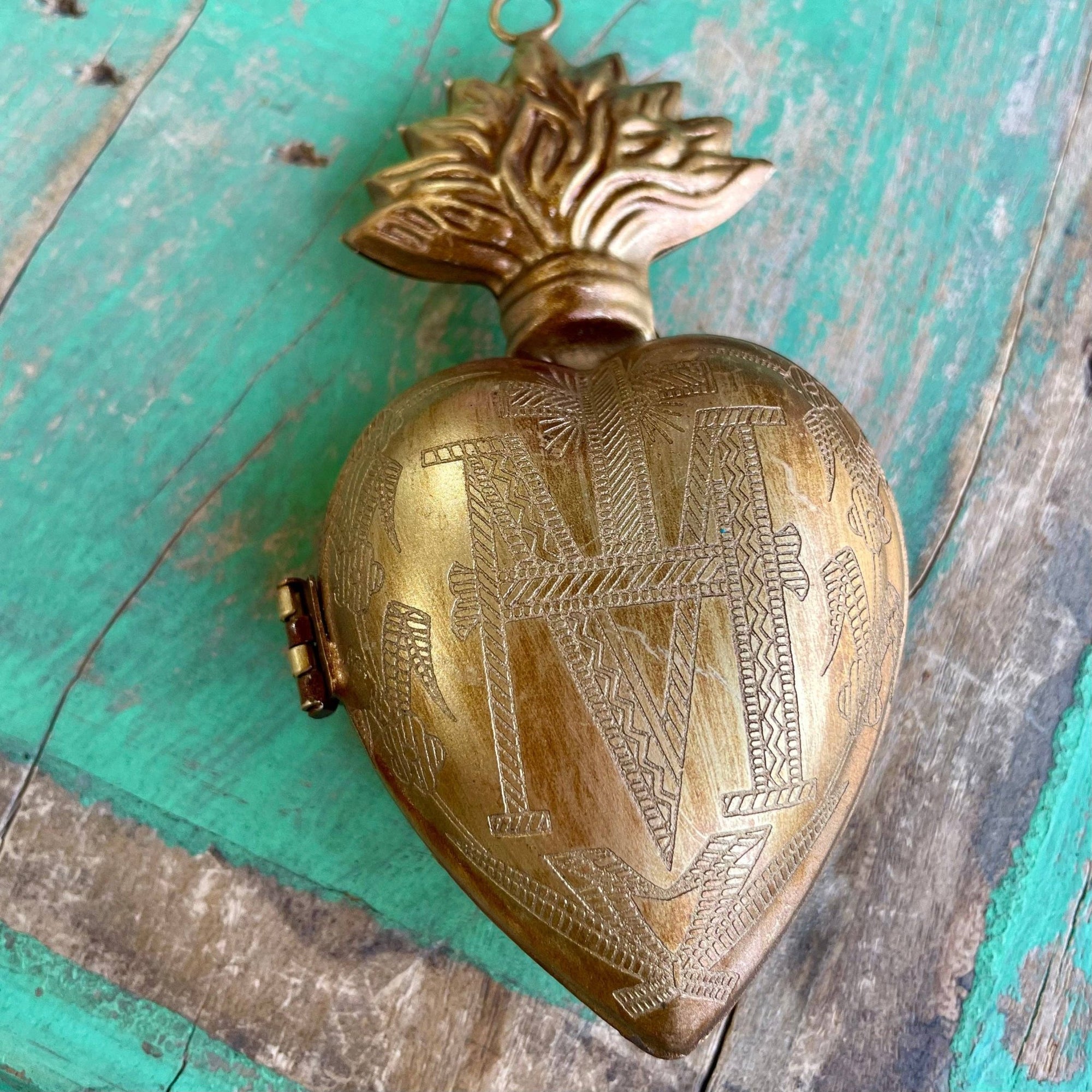 Sacred Heart Locket Box - Box Turtle