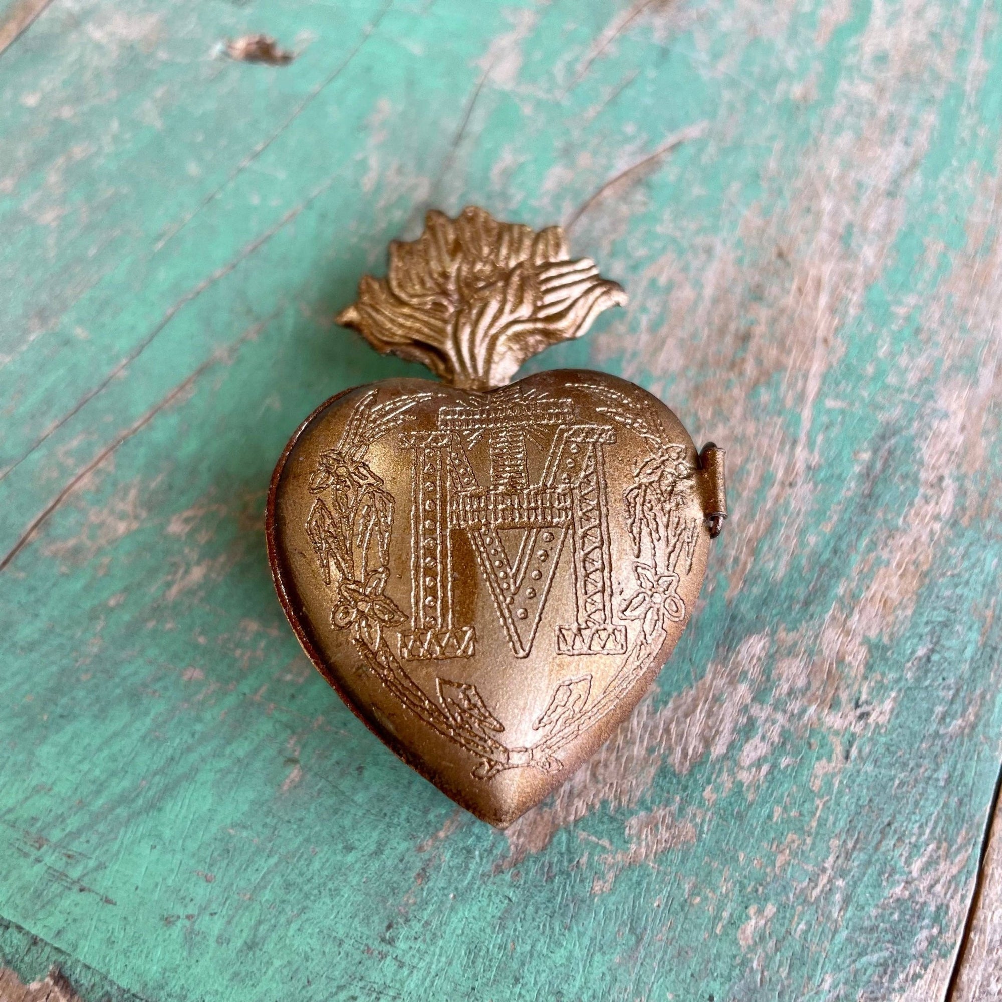 Sacred Heart Locket Box - Box Turtle
