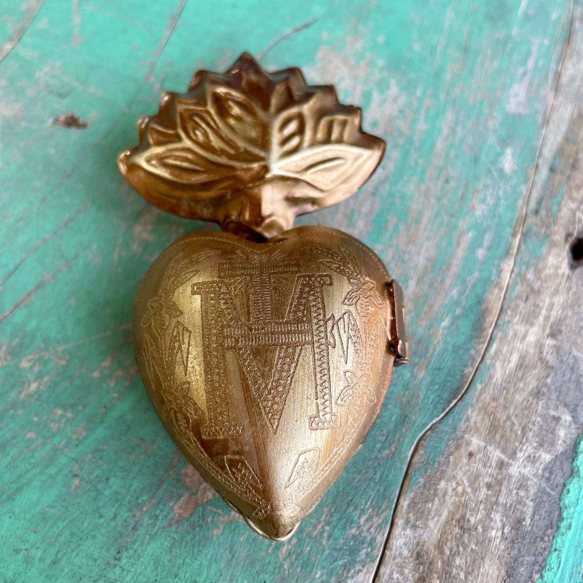 Sacred Heart Locket Box - Box Turtle