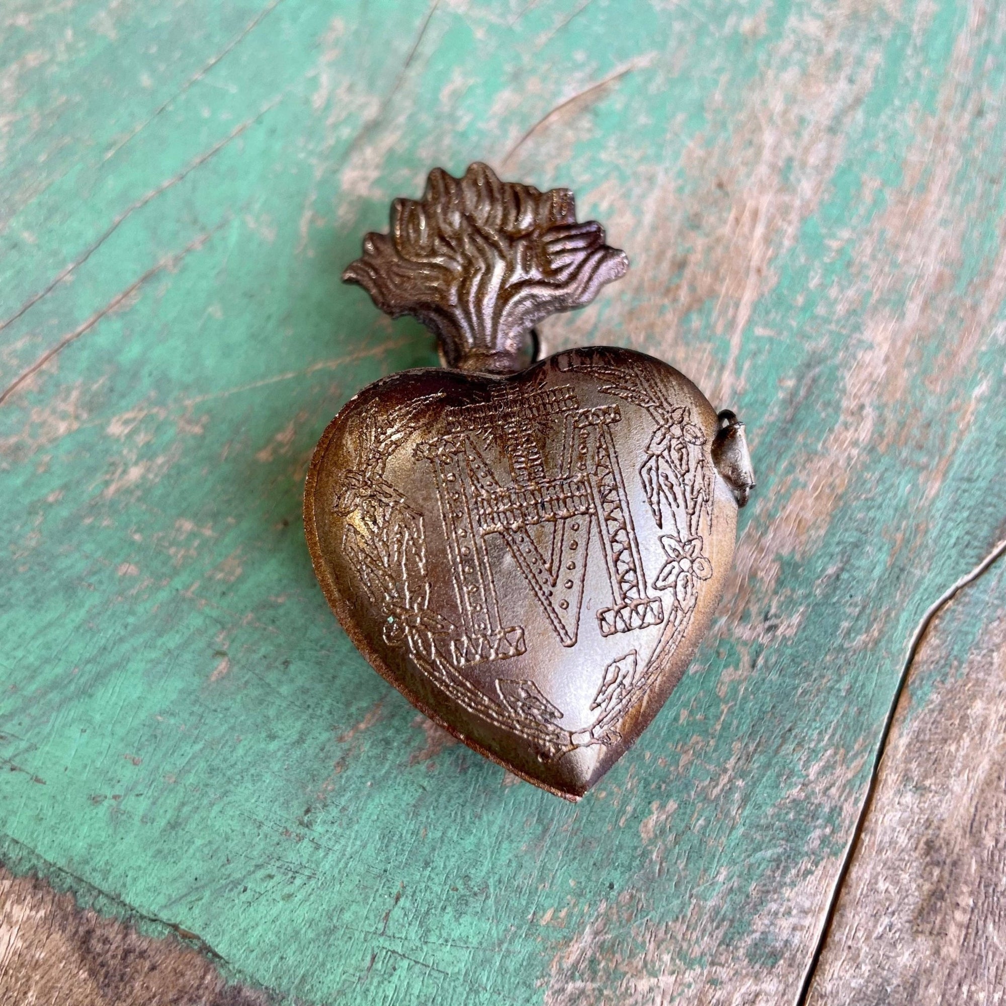 Sacred Heart Locket Box - Box Turtle