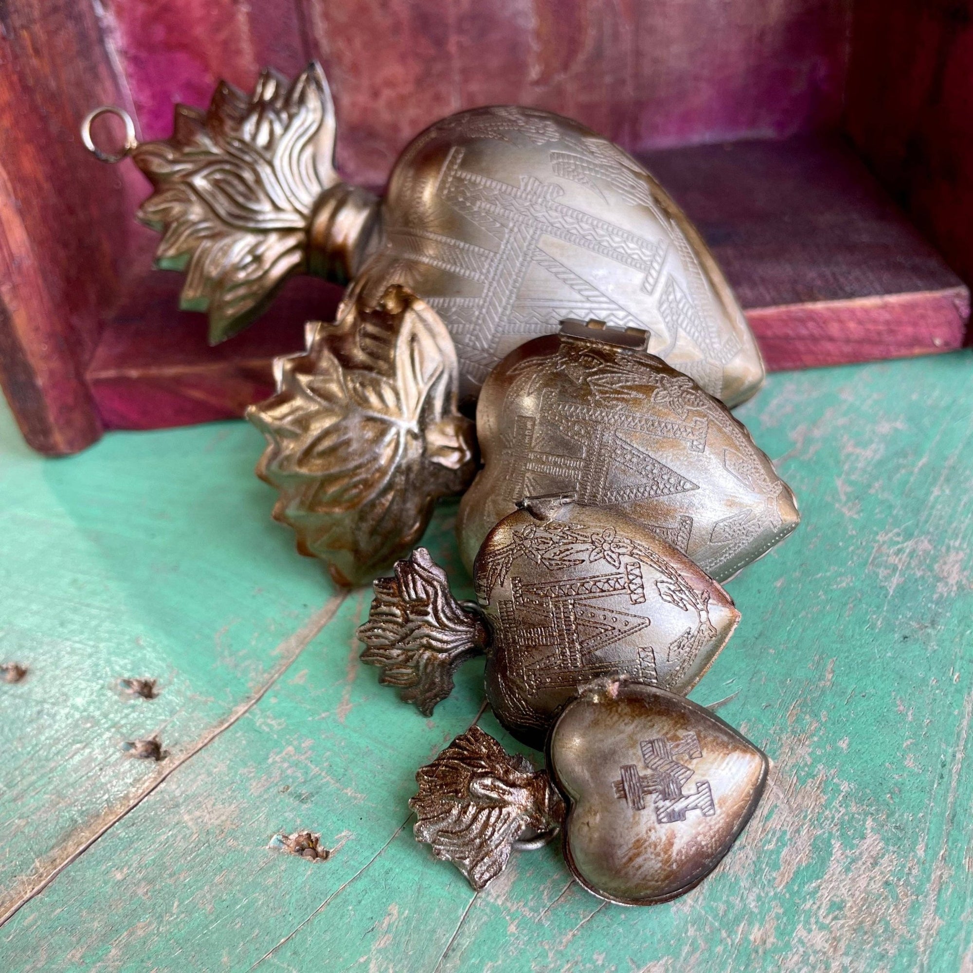 Sacred Heart Locket Box - Box Turtle