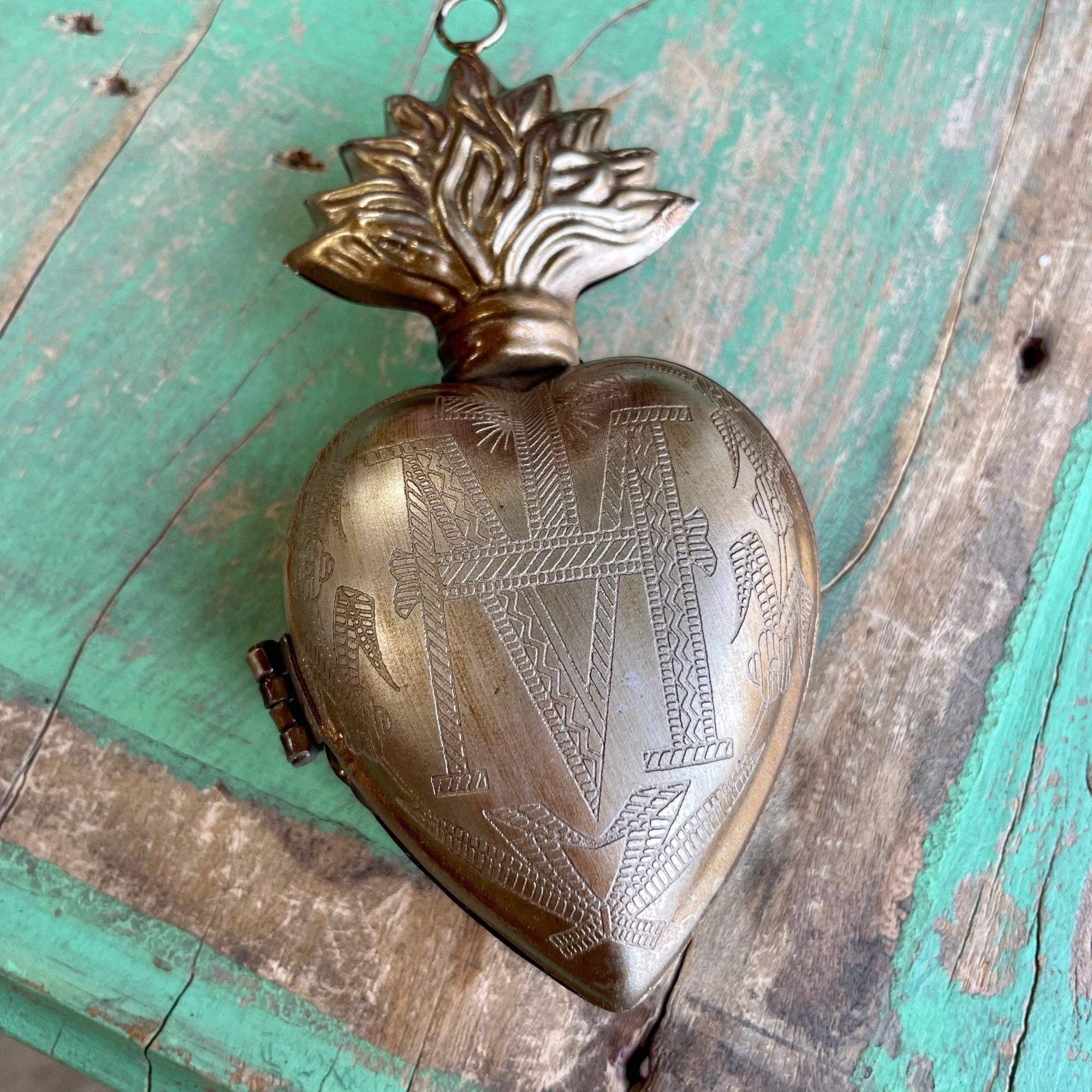 Sacred Heart Locket Box - Box Turtle