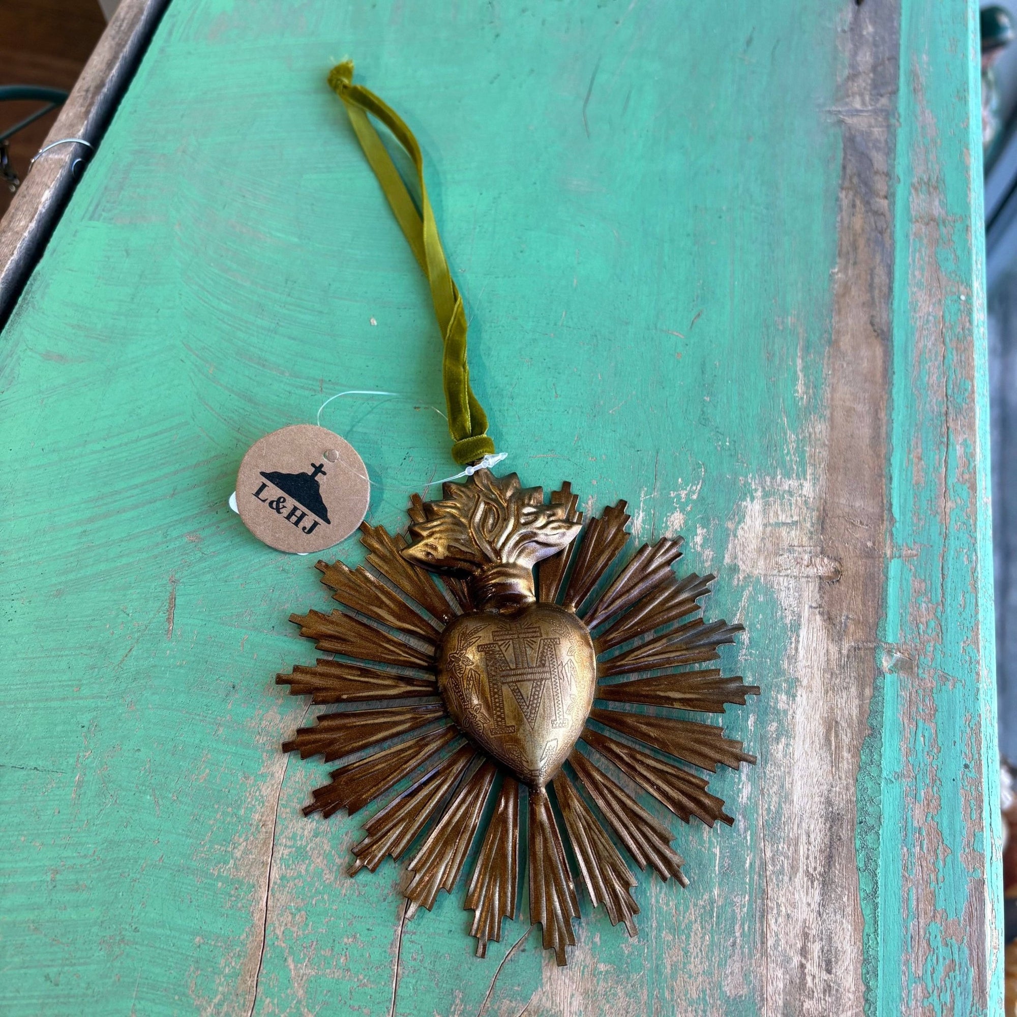 Sacred Heart Sun Rays Ornament - Box Turtle