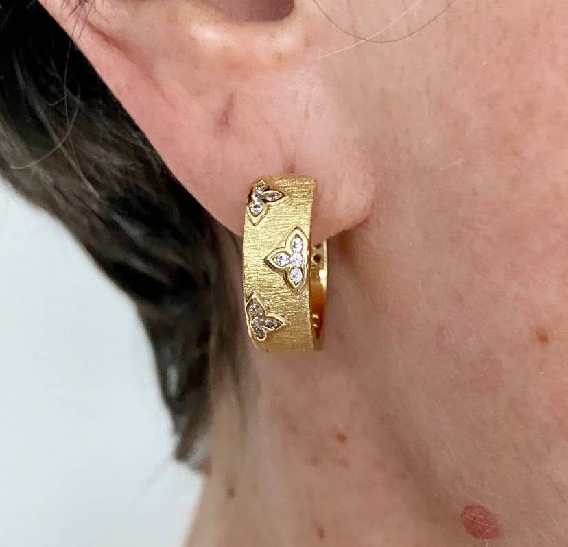 Satia Earrings - Box Turtle