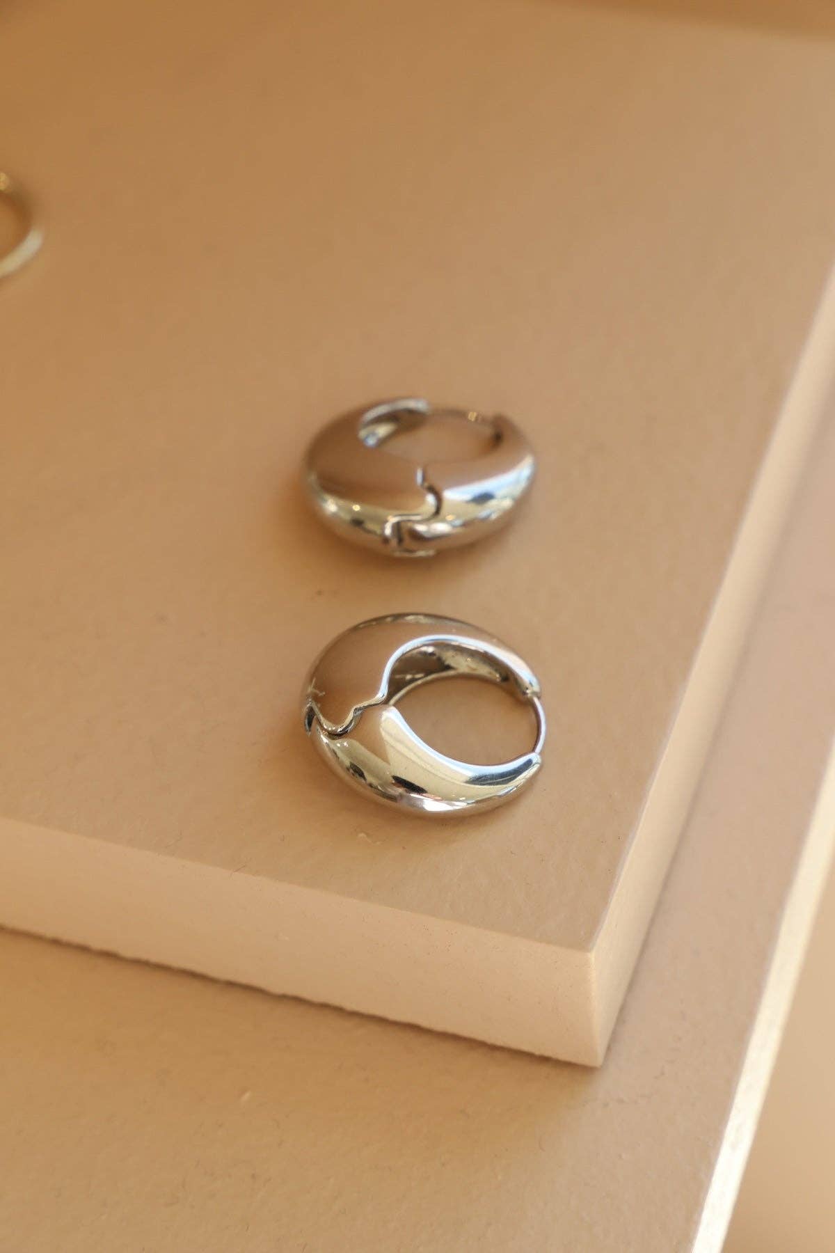 Silver Amalfi Chunky Hoops - Box Turtle