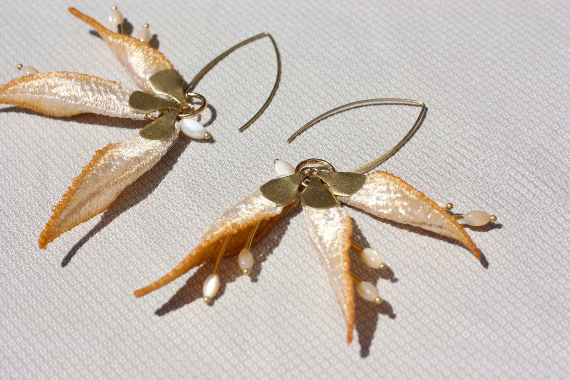 Strelitzia earrings - Box Turtle
