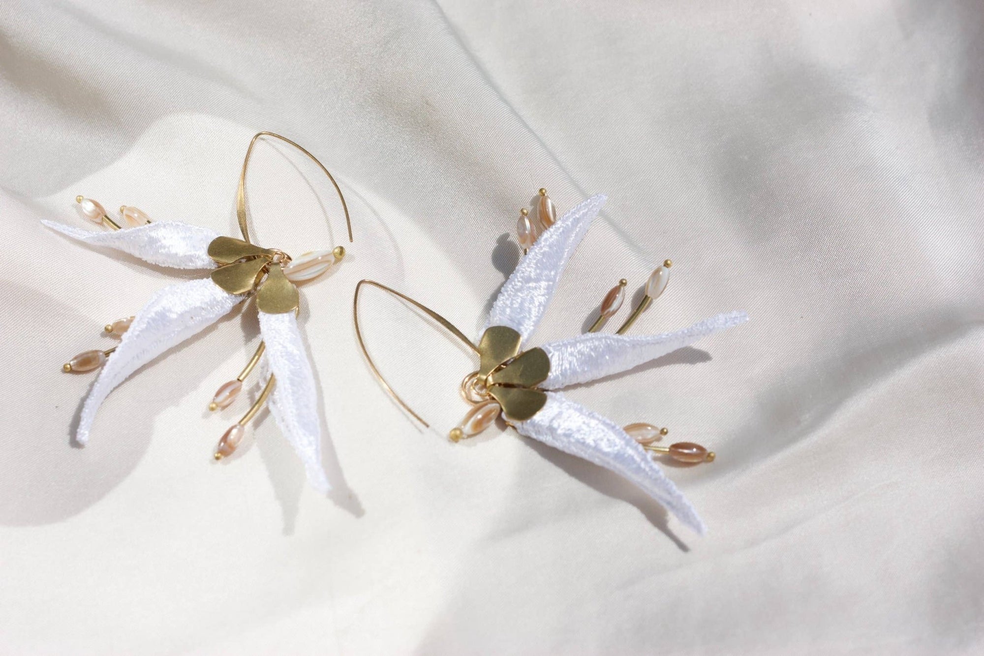 Strelitzia earrings - Box Turtle