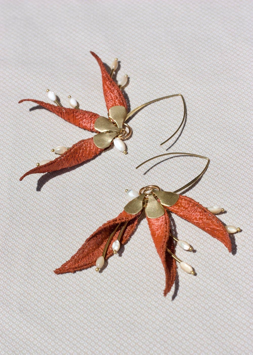 Strelitzia earrings - Box Turtle