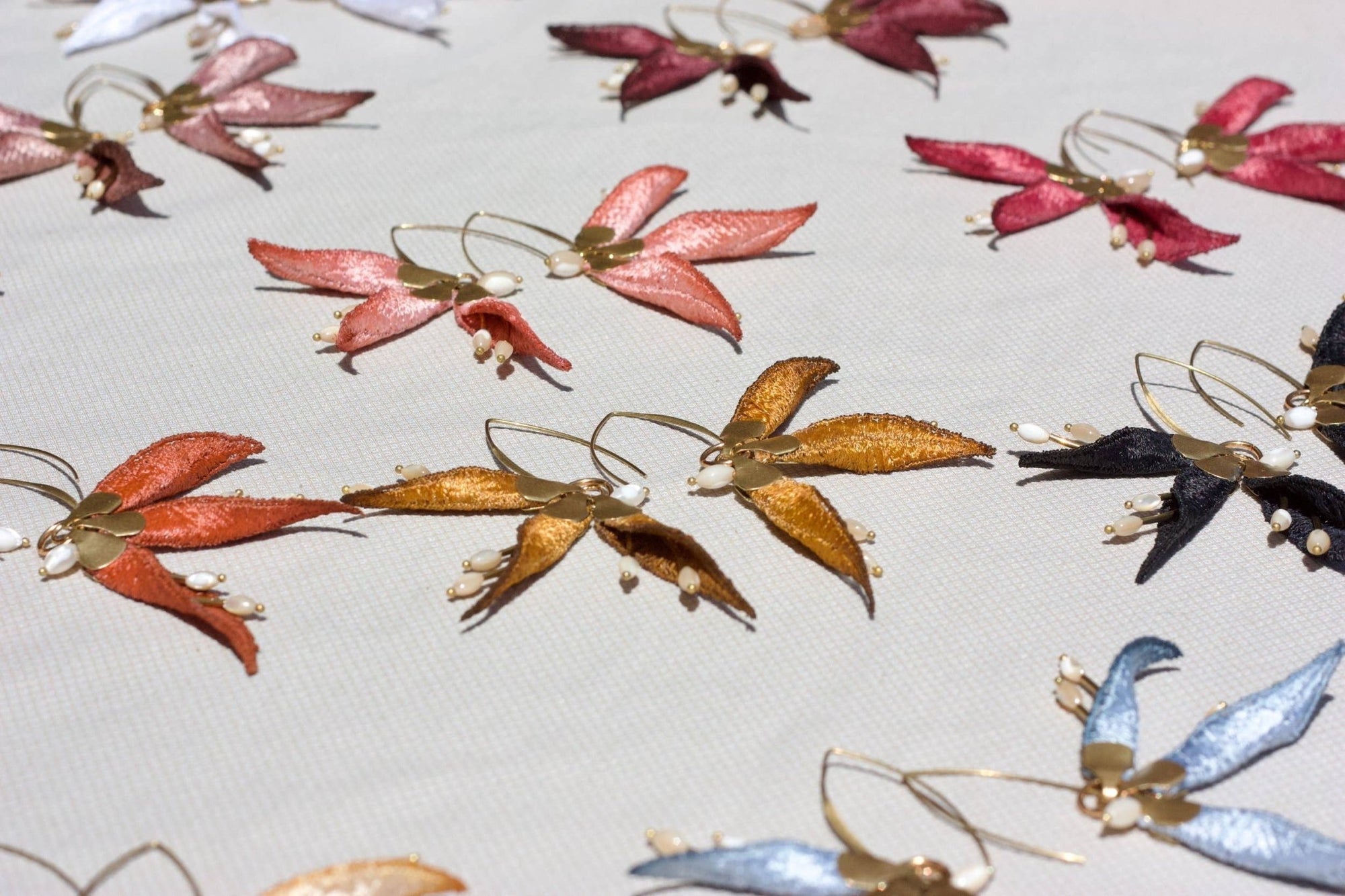 Strelitzia earrings - Box Turtle