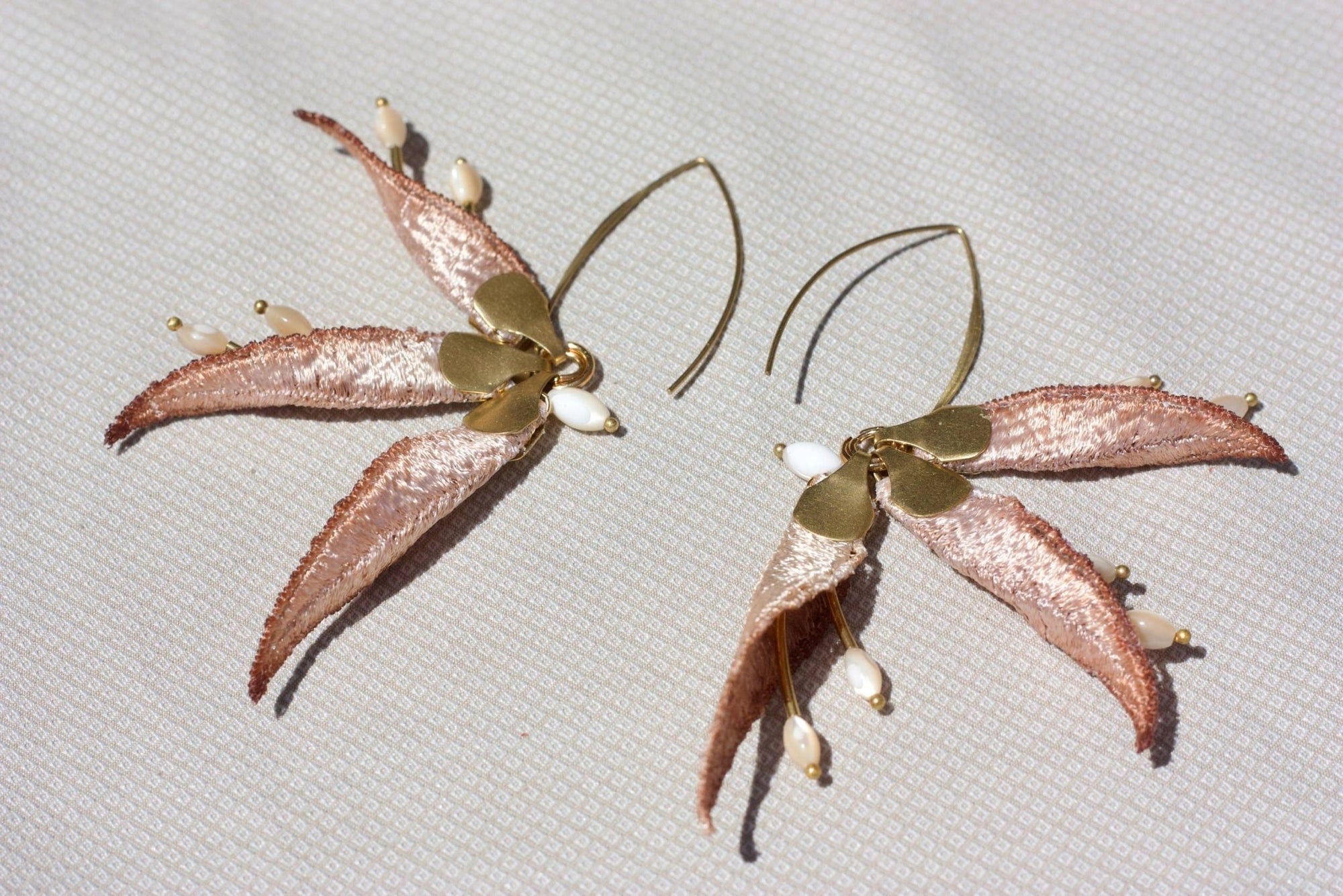 Strelitzia earrings - Box Turtle