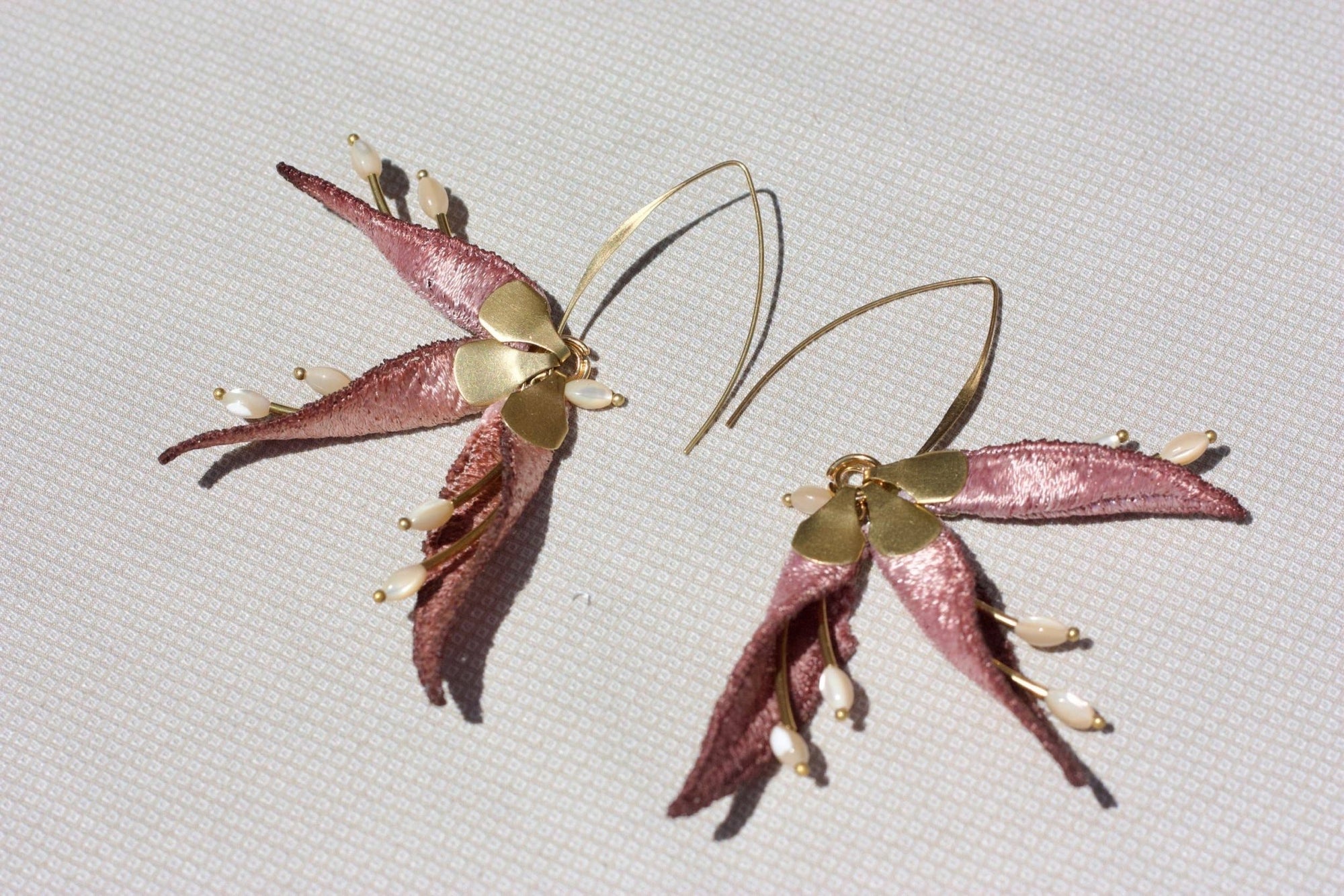 Strelitzia earrings - Box Turtle