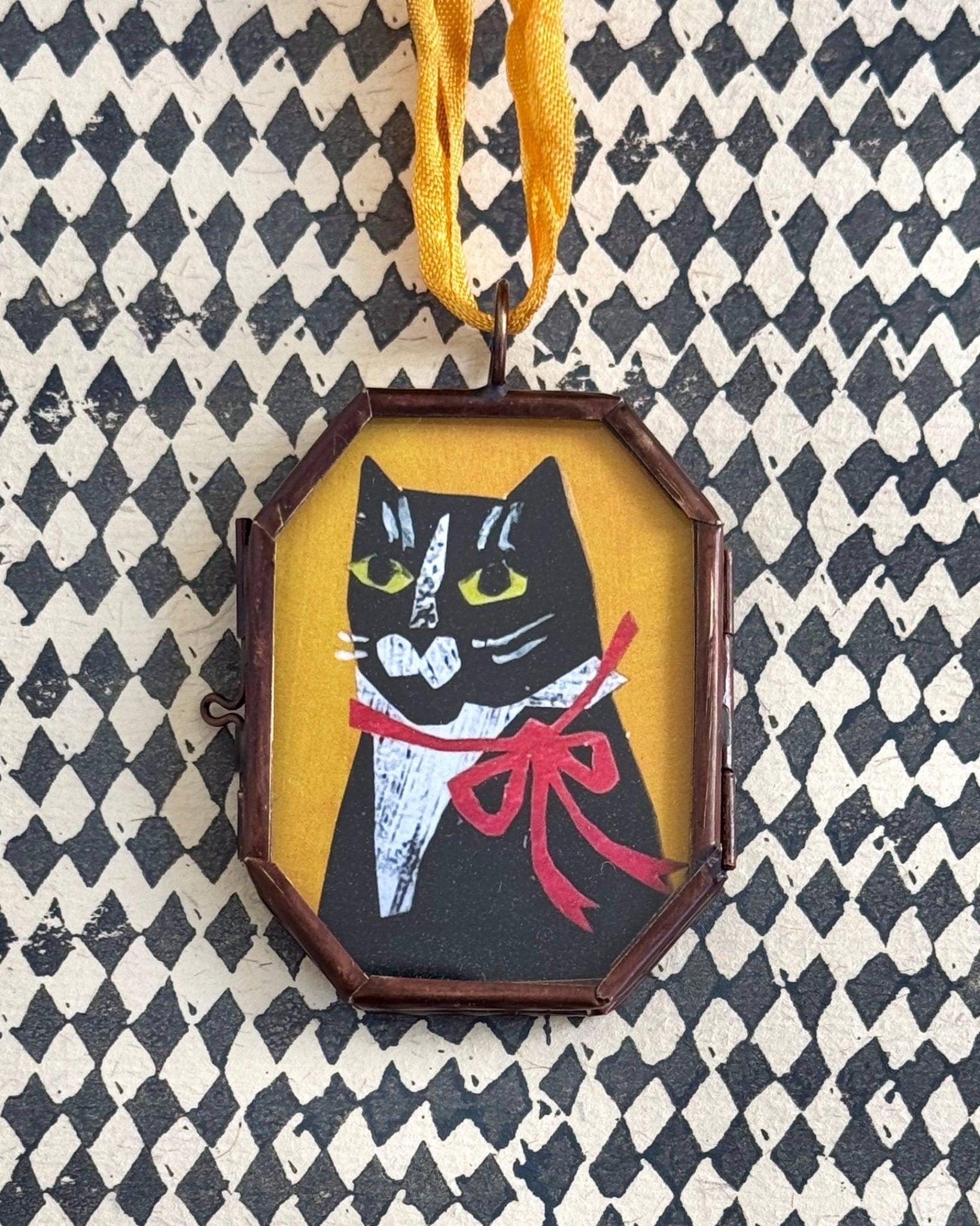 Tuxedo Kitty ~ Objet d’Art - Box Turtle