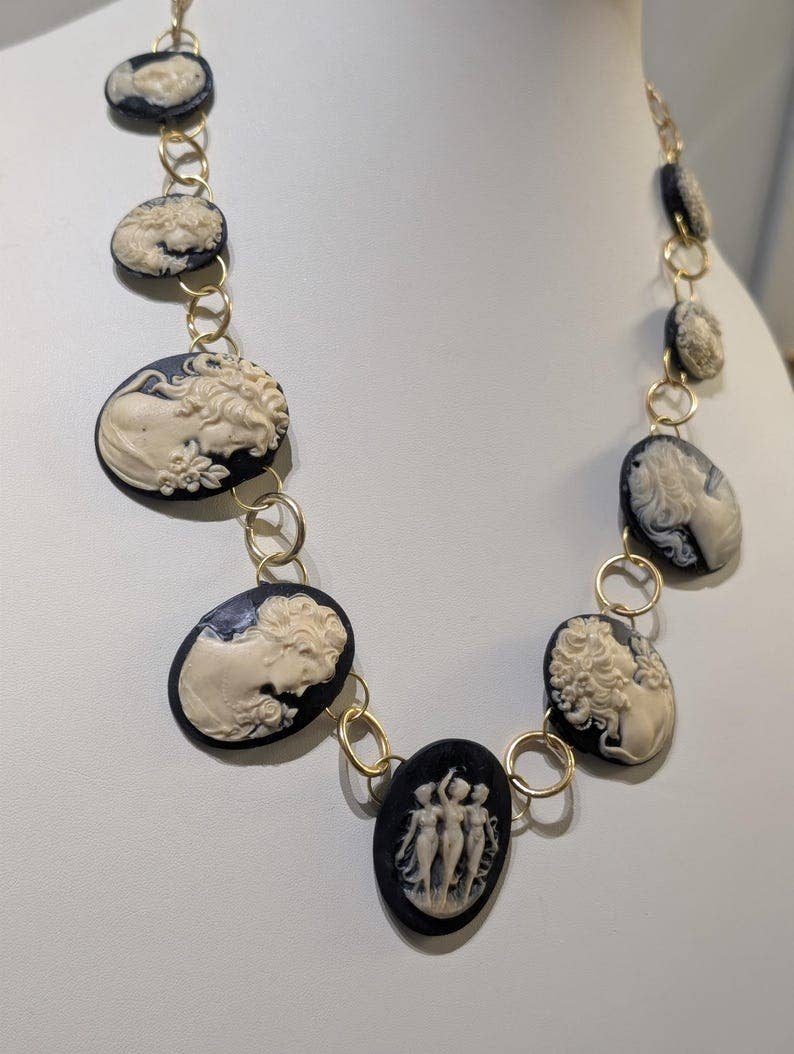 Vintage Cameo Collar Necklace - Box Turtle