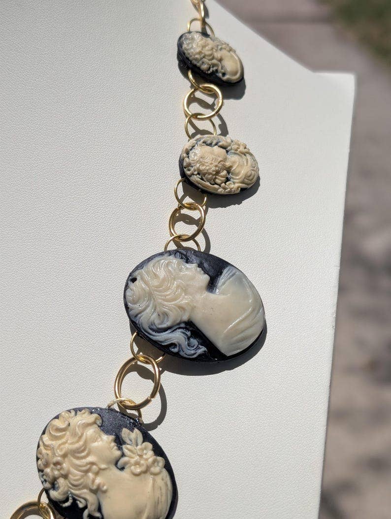 Vintage Cameo Collar Necklace - Box Turtle