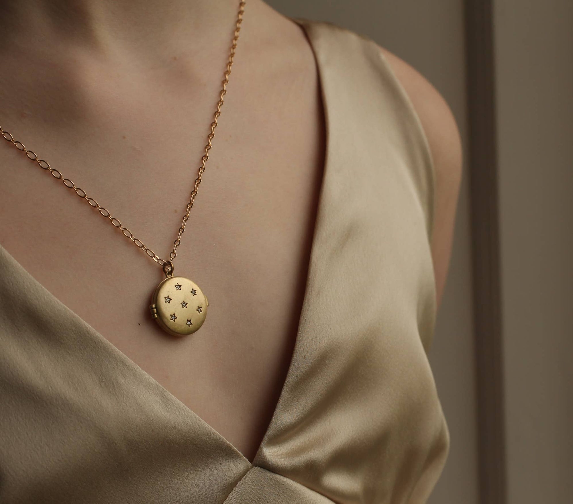 Vintage Star Locket Necklace - Box Turtle
