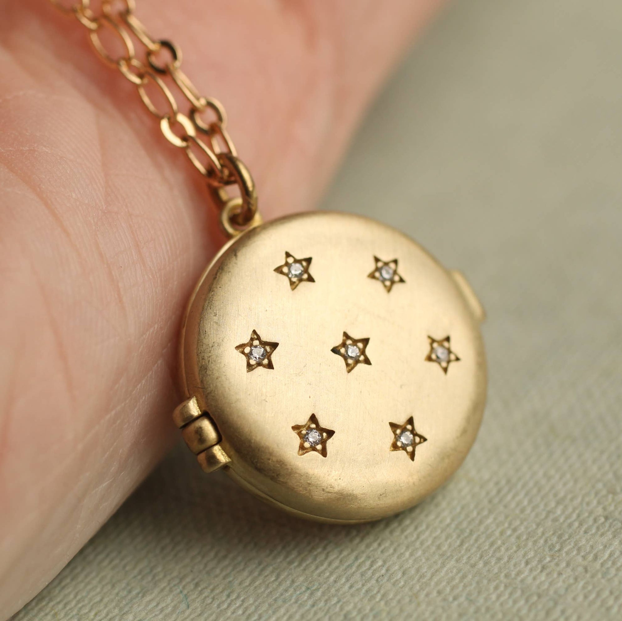 Vintage Star Locket Necklace - Box Turtle