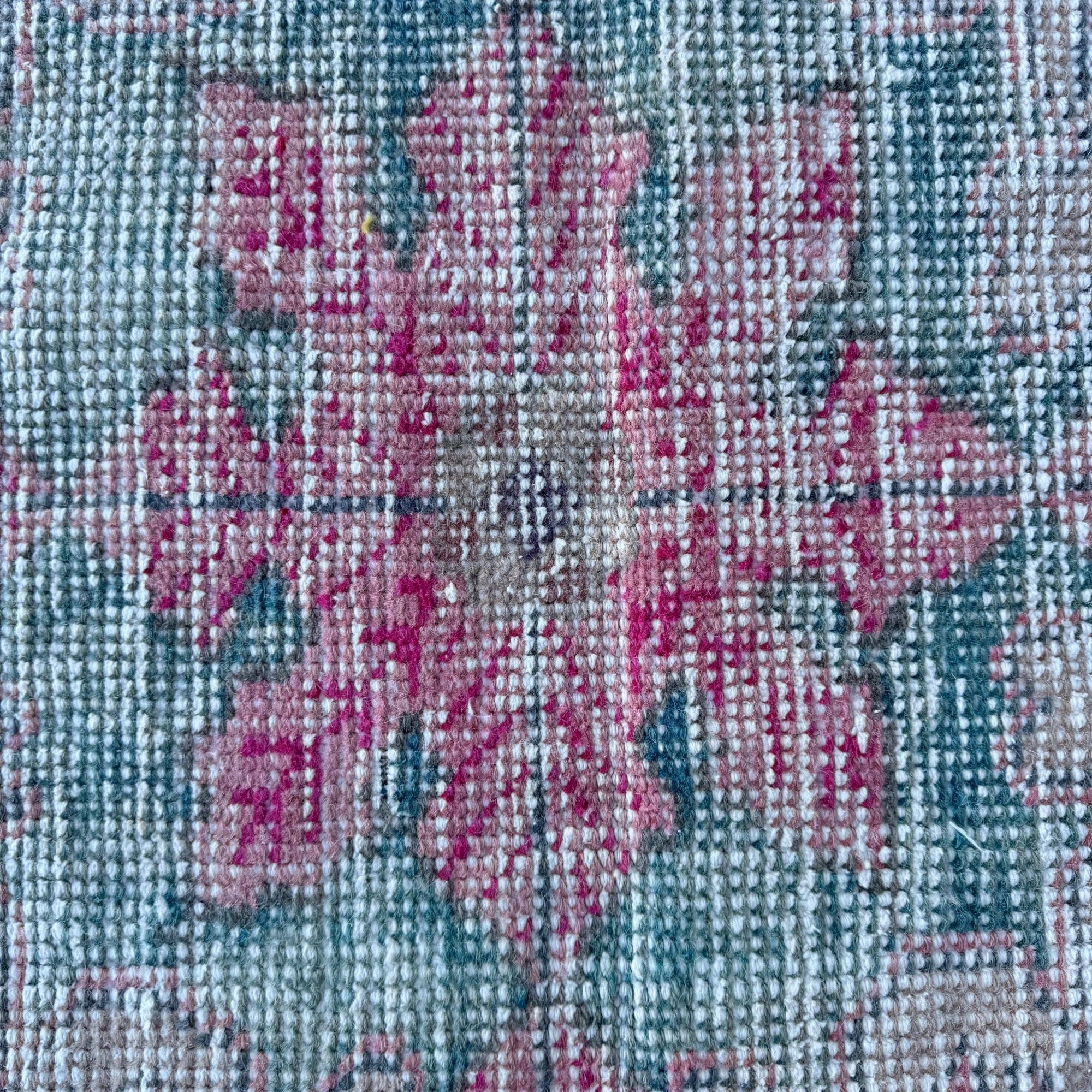 Vintage Turkish Wool Rug with Geometric Pattern - Box Turtle