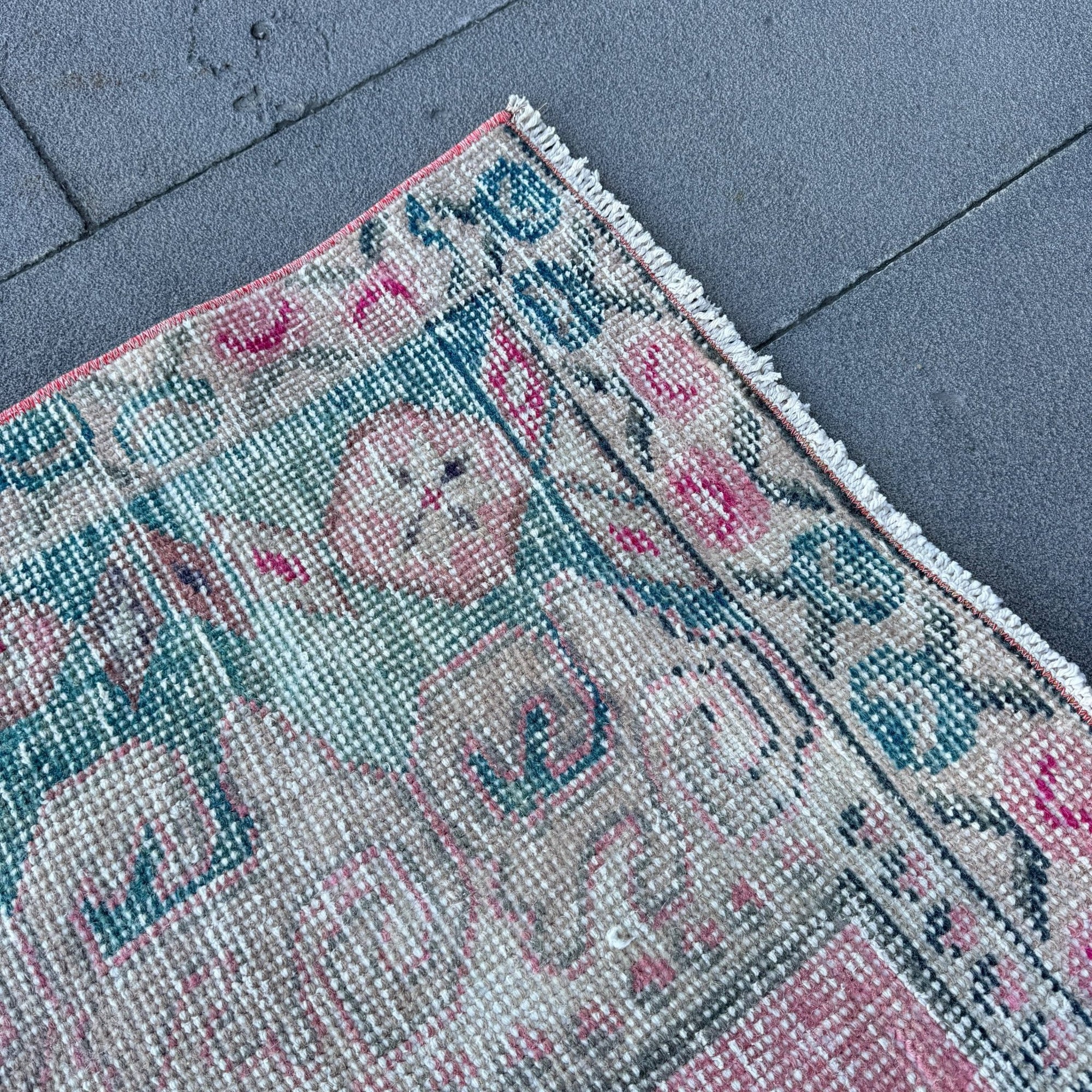 Vintage Turkish Wool Rug with Geometric Pattern - Box Turtle