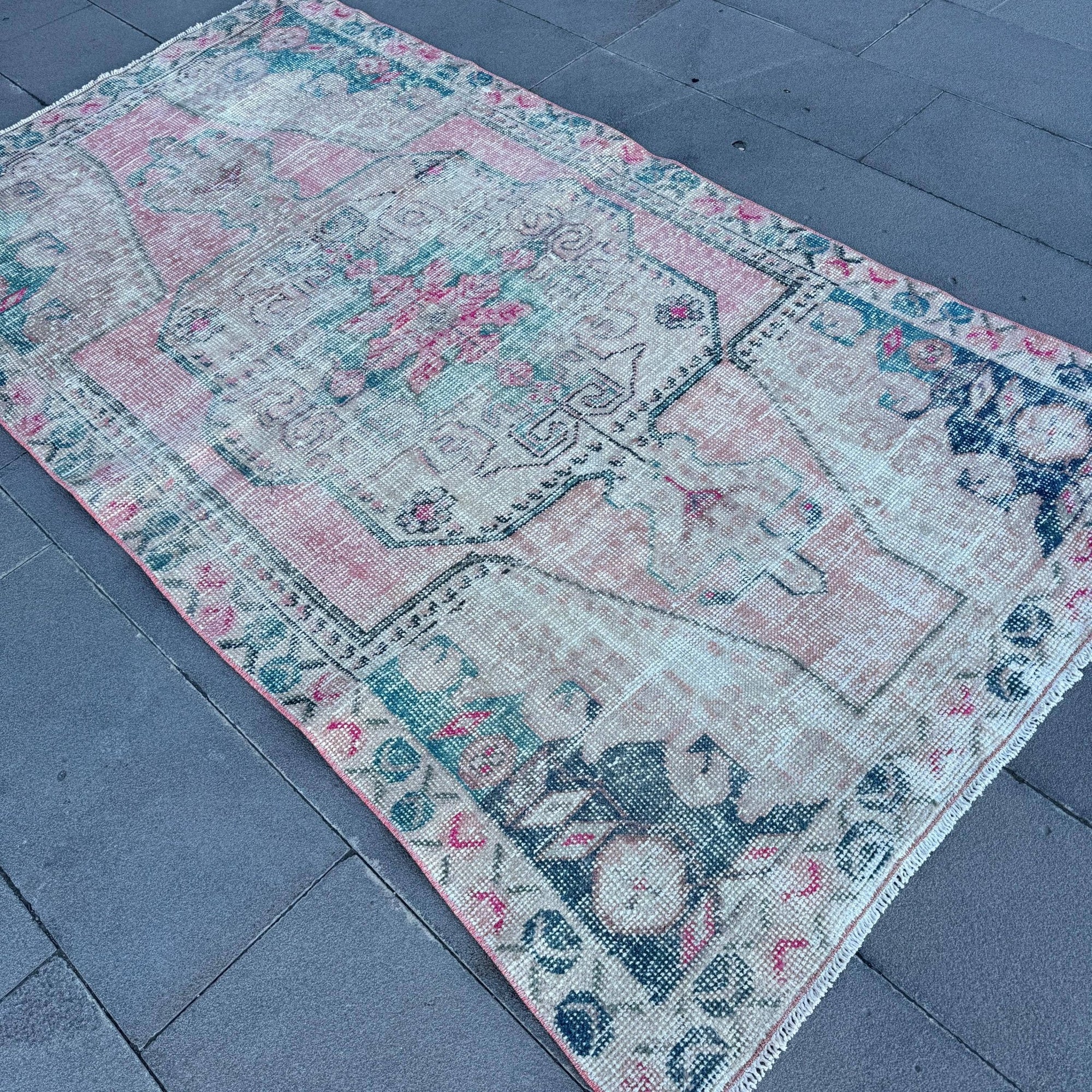 Vintage Turkish Wool Rug with Geometric Pattern - Box Turtle