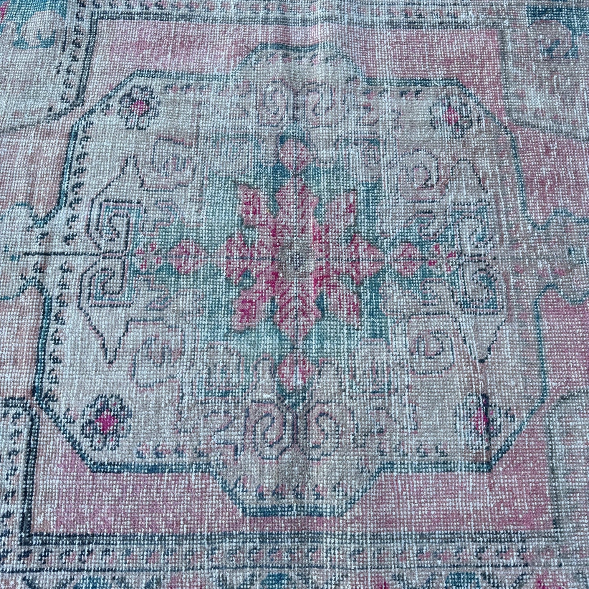 Vintage Turkish Wool Rug with Geometric Pattern - Box Turtle