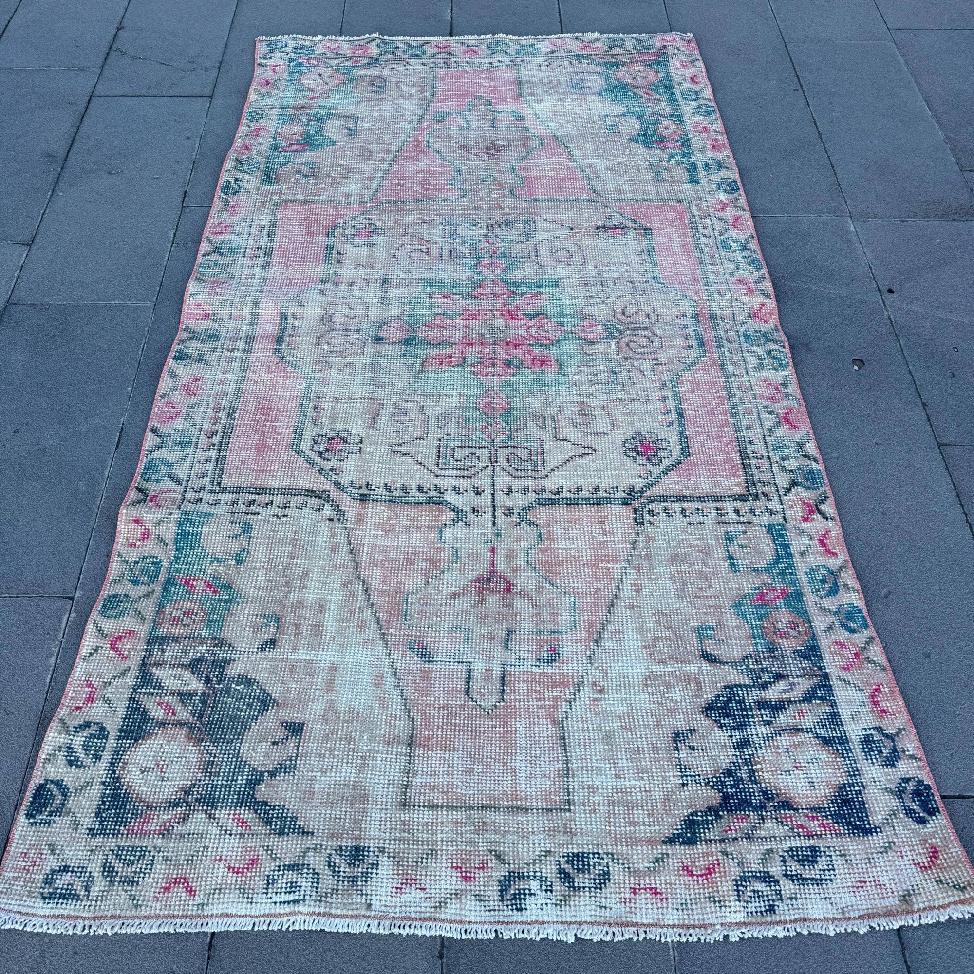 Vintage Turkish Wool Rug with Geometric Pattern - Box Turtle