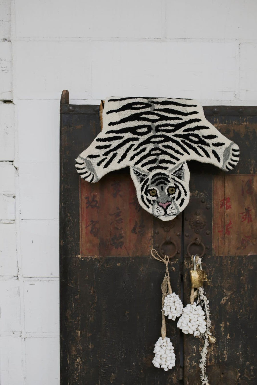 SNOWY TIGER RUG